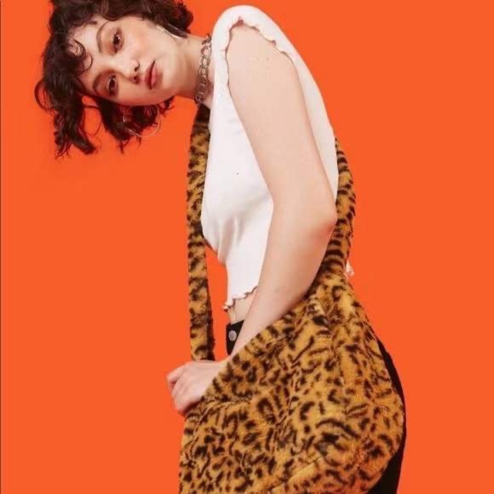 Fluffy leopard pattern shoulder bag - Picture 3 of 7